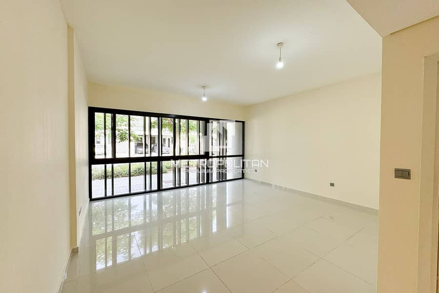 Single Row| V3 | Park and Pool View