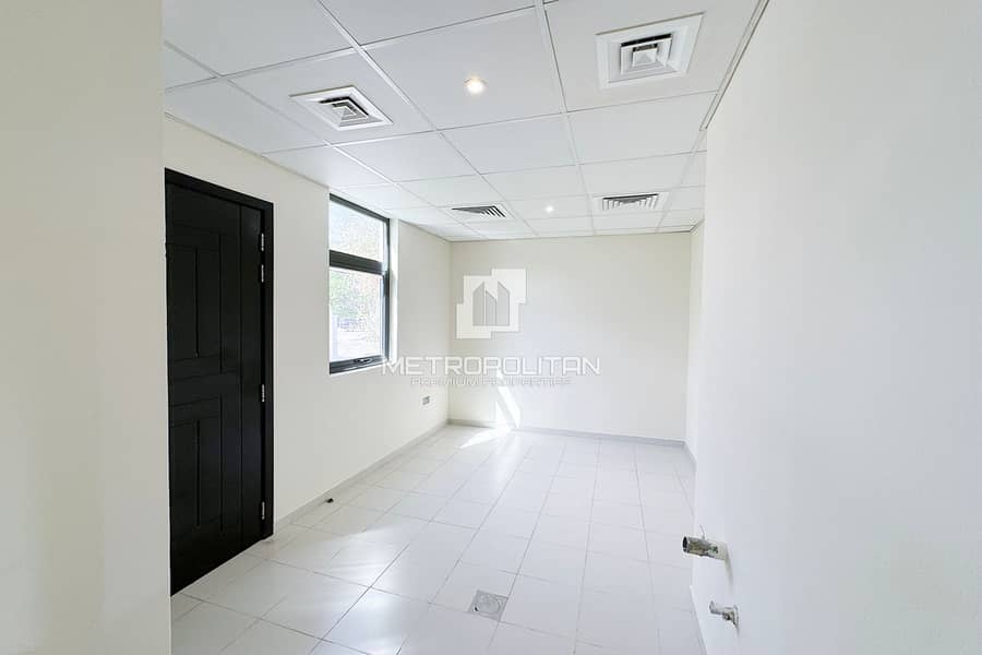 Single Row| V3 | Park and Pool View