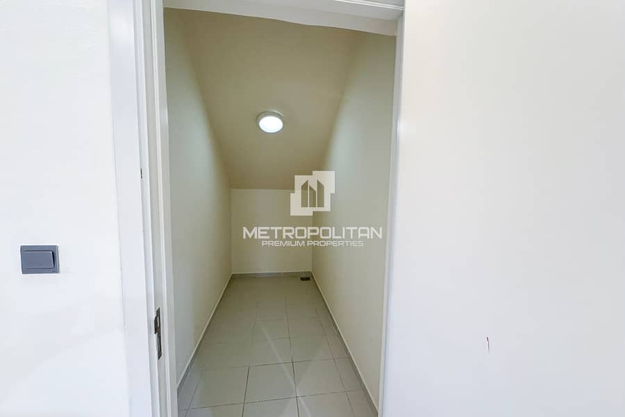 Single Row| V3 | Park and Pool View - Image 9