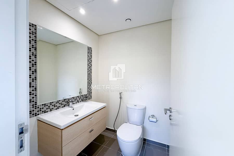 Single Row| V3 | Park and Pool View - Image 10