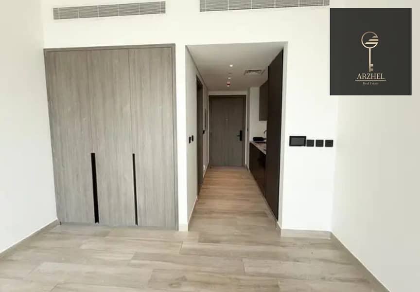 MODERN | STUDIO | POOL VIEW