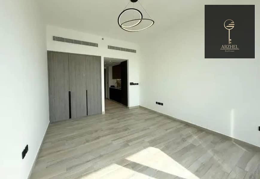 MODERN | STUDIO | POOL VIEW