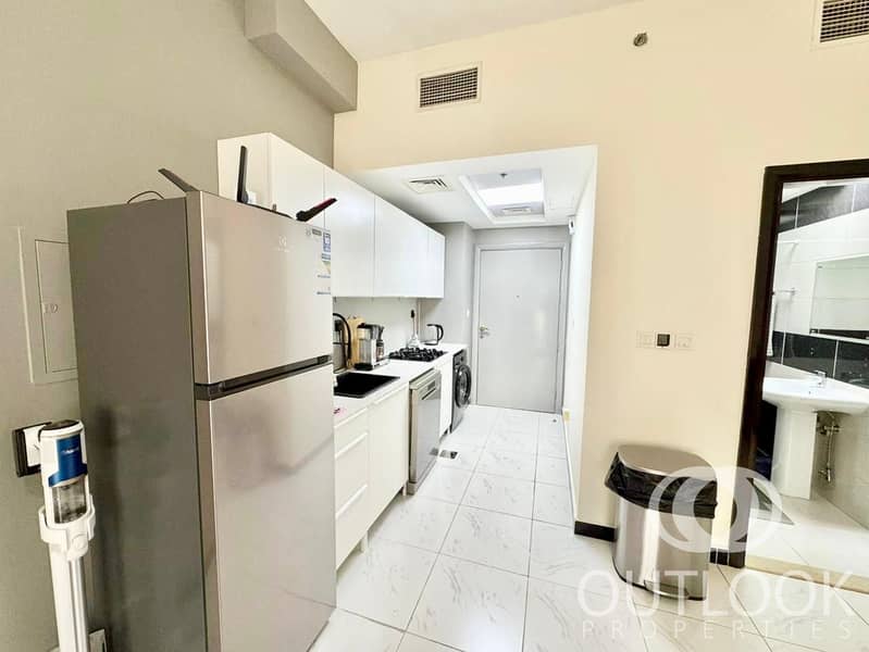 Urgent Sale | Furnished + Vacant | Pool View - Image 12