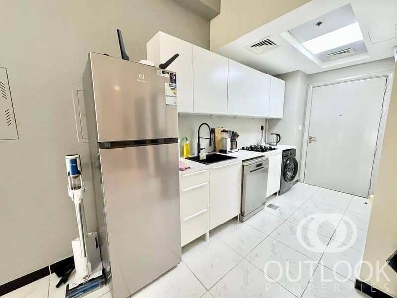 Urgent Sale | Furnished + Vacant | Pool View - Image 13