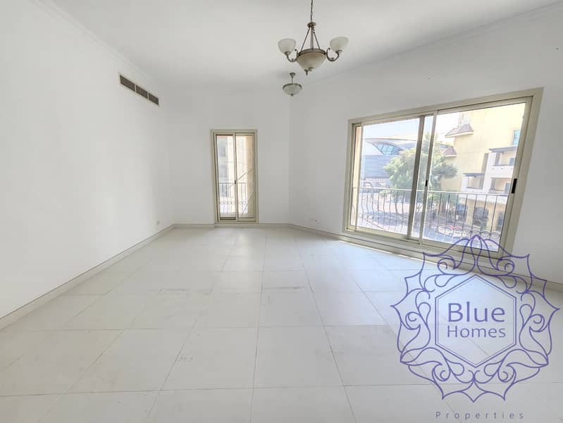 Family living 3BR Lavish spacious Huge hall & room prime location oud metha