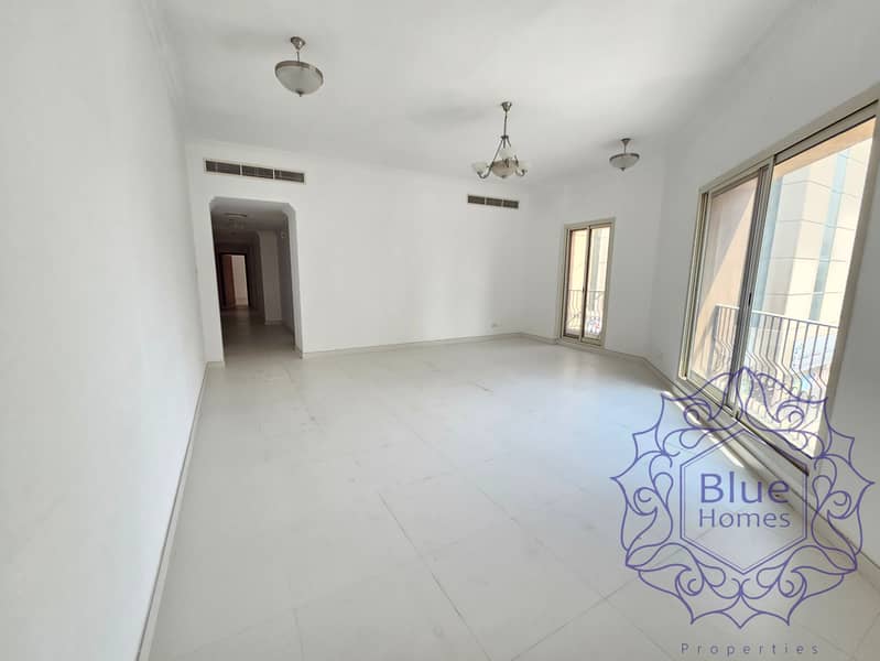 Family living 3BR Lavish spacious Huge hall & room prime location oud metha