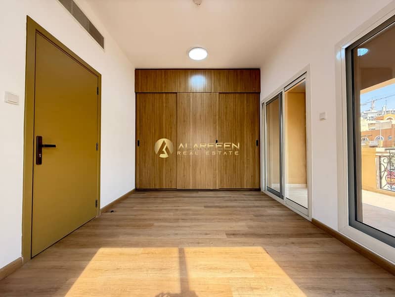 Corner Unit | Vacant | Near to exit