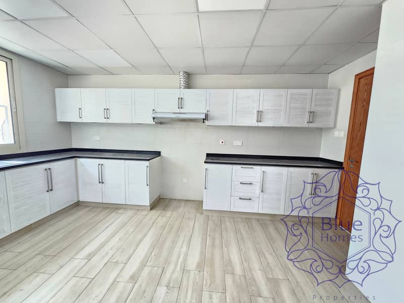 Family living 3BR Lavish spacious Huge hall & room prime location oud metha