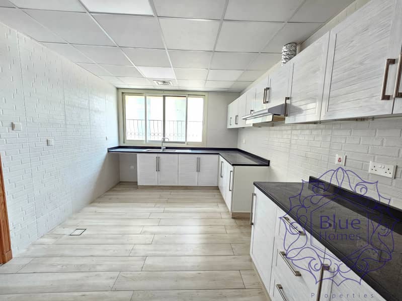 Family living 3BR Lavish spacious Huge hall & room prime location oud metha