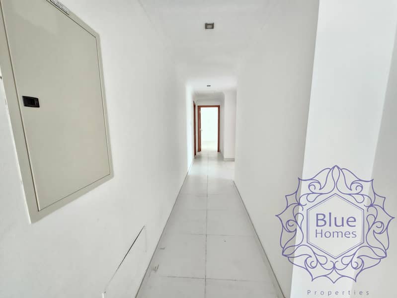 Family living 3BR Lavish spacious Huge hall & room prime location oud metha - Image 7