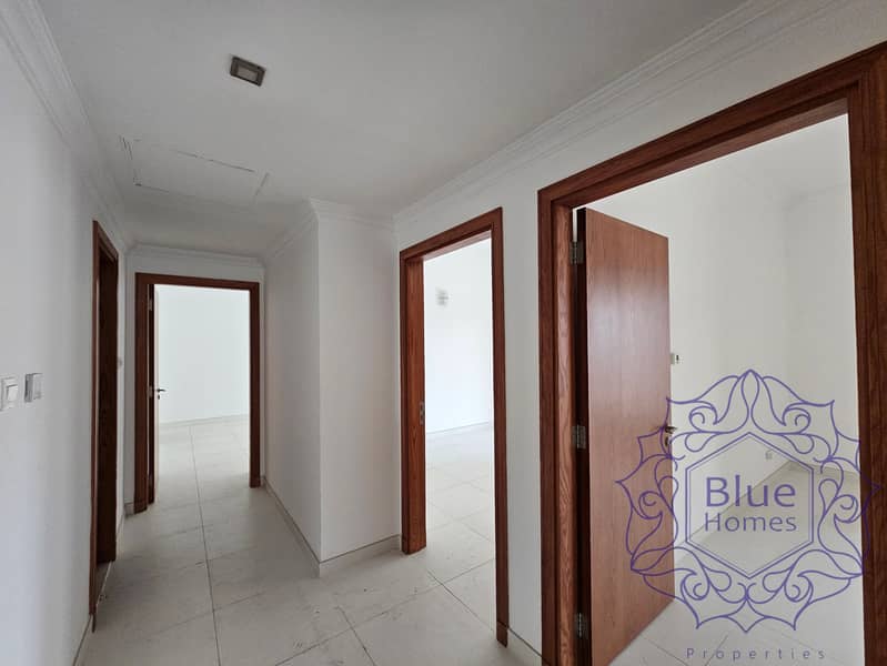 Family living 3BR Lavish spacious Huge hall & room prime location oud metha - Image 8