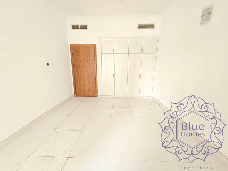 Family living 3BR Lavish spacious Huge hall & room prime location oud metha - Image 10