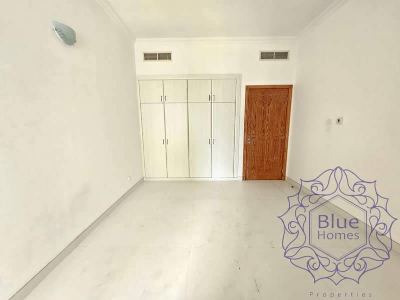 Family living 3BR Lavish spacious Huge hall & room prime location oud metha - Image 12