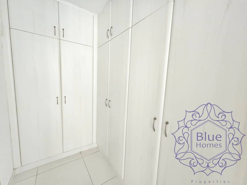 Family living 3BR Lavish spacious Huge hall & room prime location oud metha - Image 17