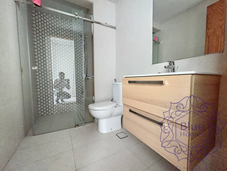 Family living 3BR Lavish spacious Huge hall & room prime location oud metha - Image 18