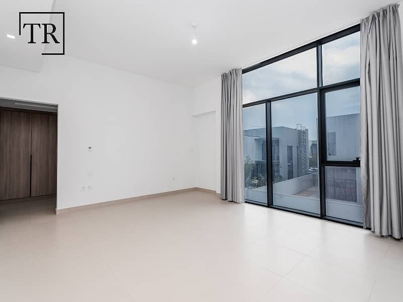 Single Row | Corner | Maids Ensuite | Spacious - Image 10