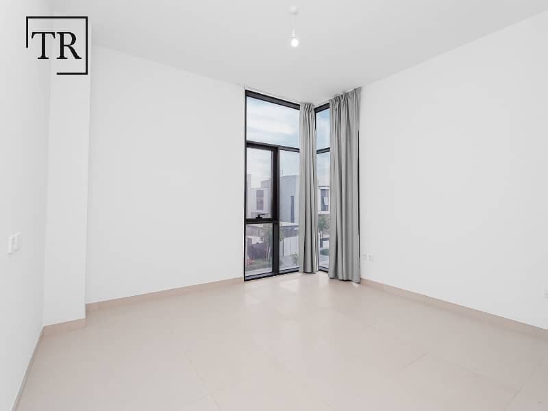 Single Row | Corner | Maids Ensuite | Spacious - Image 14