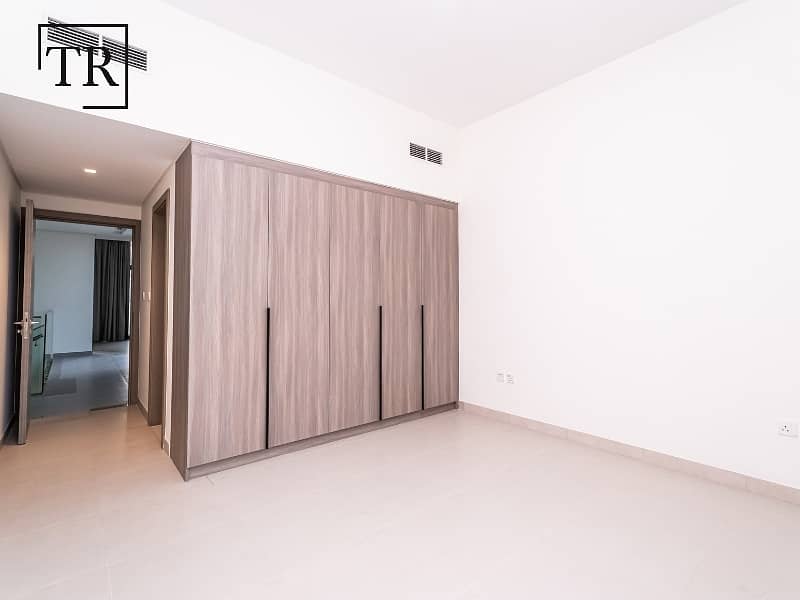 Single Row | Corner | Maids Ensuite | Spacious - Image 15