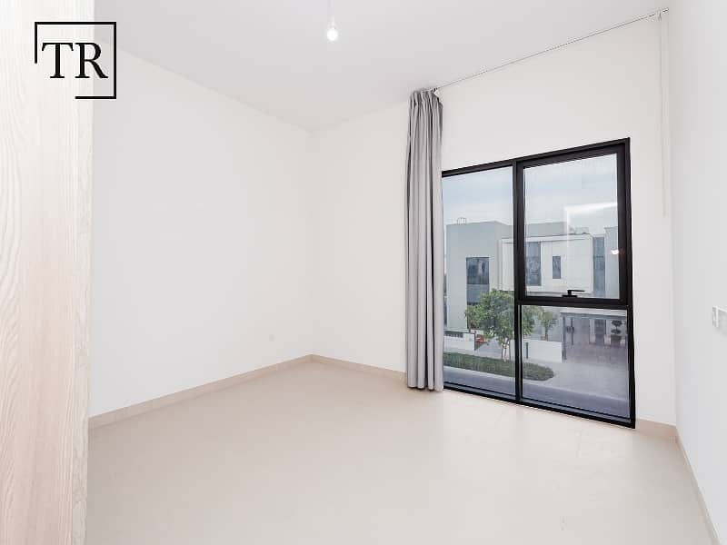 Single Row | Corner | Maids Ensuite | Spacious - Image 16