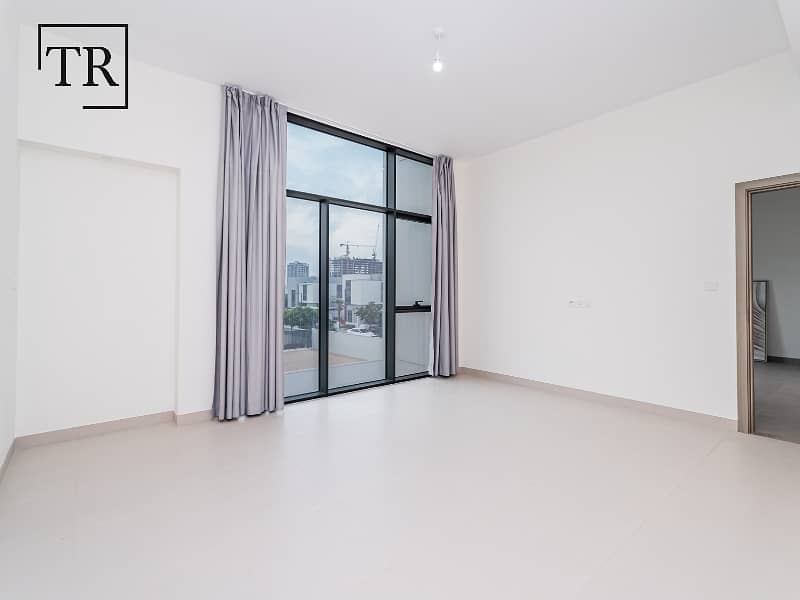 Single Row | Corner | Maids Ensuite | Spacious - Image 17