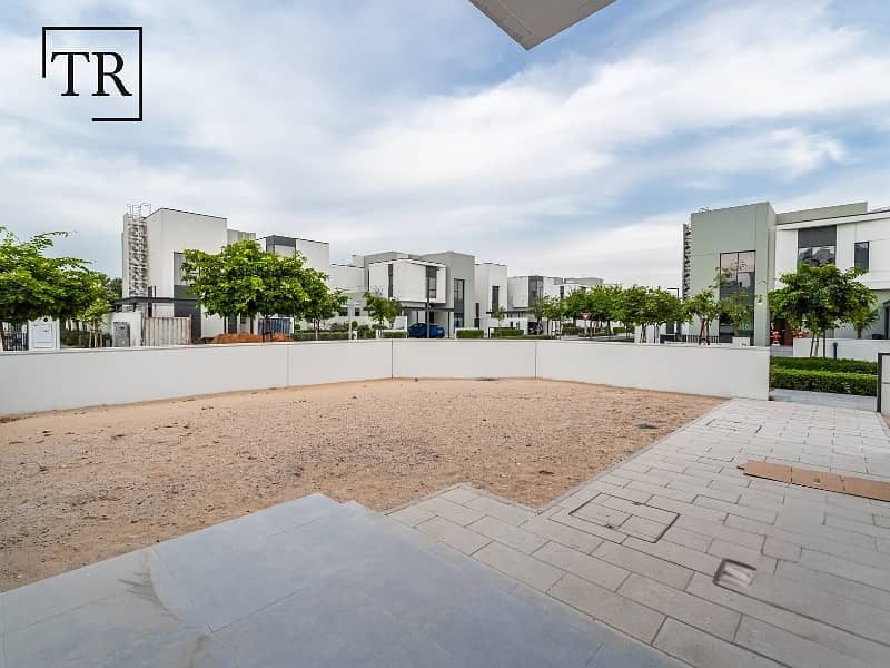 Single Row | Corner | Maids Ensuite | Spacious - Image 25