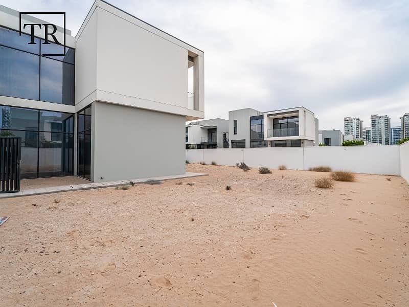 Single Row | Corner | Maids Ensuite | Spacious - Image 26