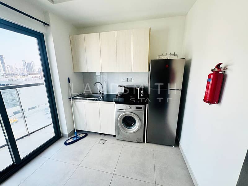 Vacant | Spacious 1 Bedroom Apartment | Corner