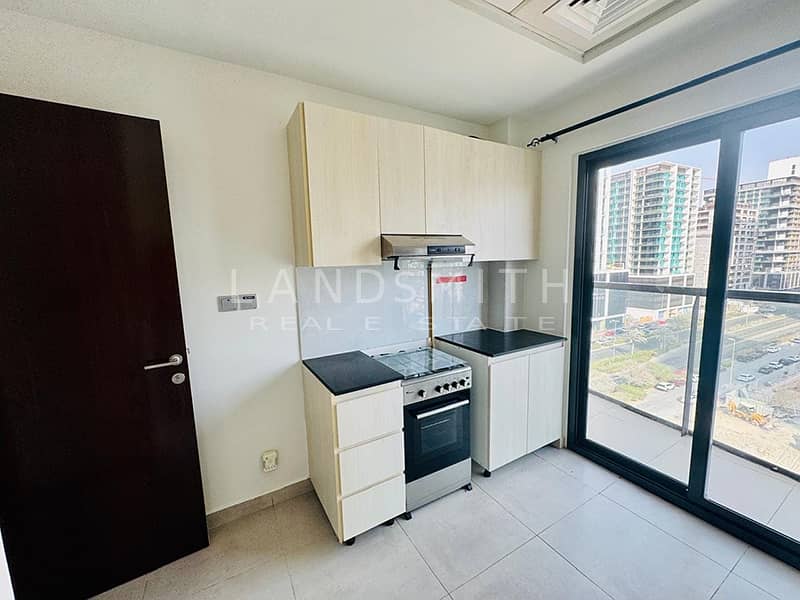 Vacant | Spacious 1 Bedroom Apartment | Corner