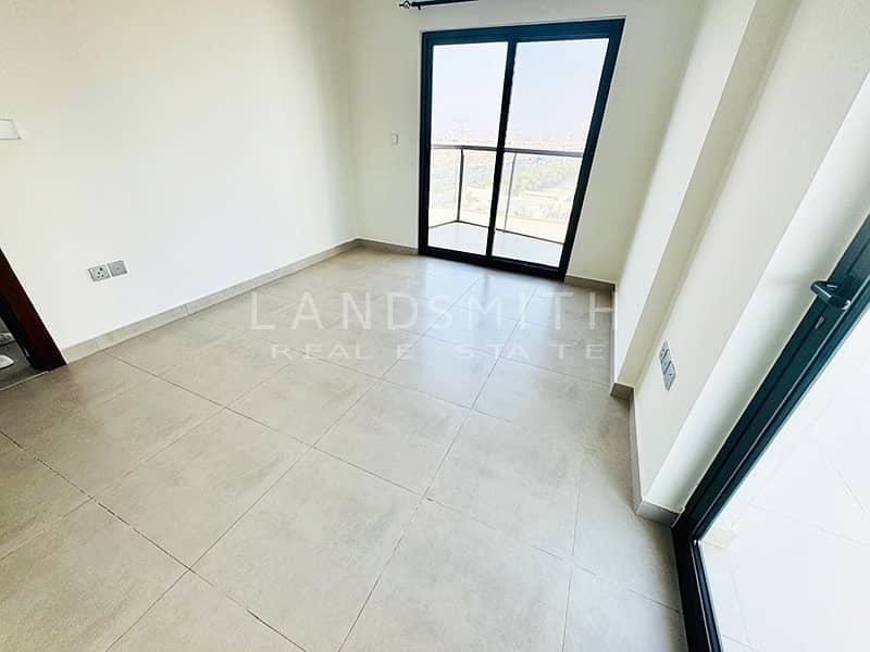 Vacant | Spacious 1 Bedroom Apartment | Corner