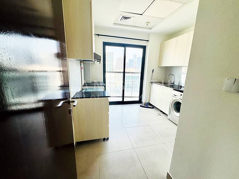 Vacant | Spacious 1 Bedroom Apartment | Corner - Image 6