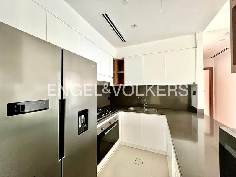 Rare Views | High Floor | Iconic Location - Image 9