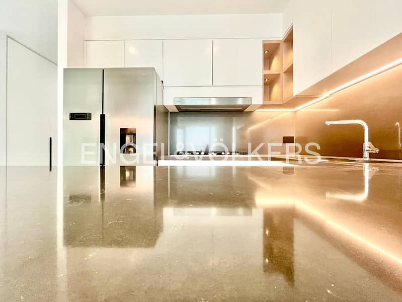 Rare Views | High Floor | Iconic Location - Image 10