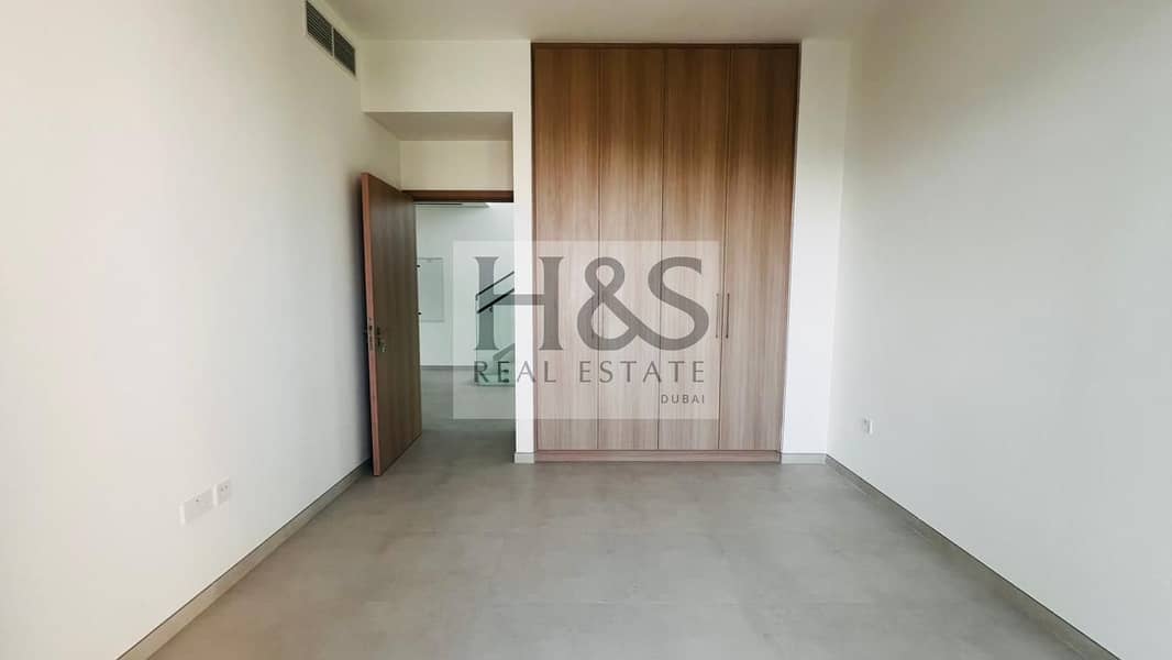 Unbeatable price l Large Plot l prime location - Image 6