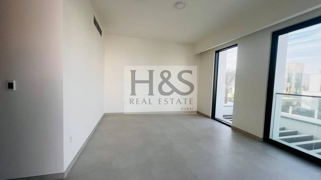 Unbeatable price l Large Plot l prime location - Image 7