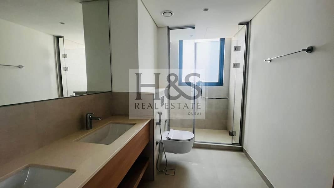 Unbeatable price l Large Plot l prime location - Image 9