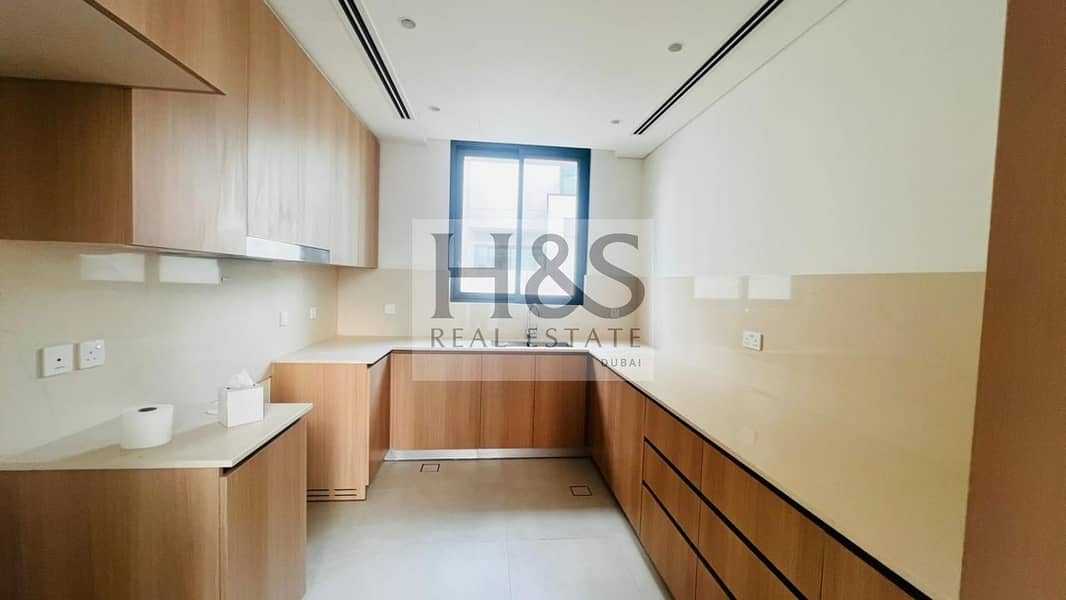 Unbeatable price l Large Plot l prime location - Image 10