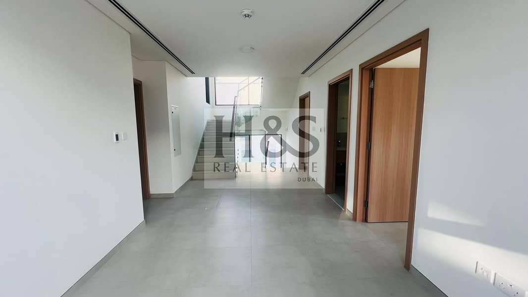 Unbeatable price l Large Plot l prime location - Image 11