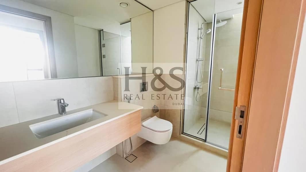 Unbeatable price l Large Plot l prime location - Image 14