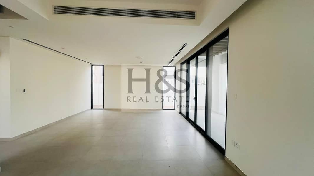 Unbeatable price l Large Plot l prime location - Image 15