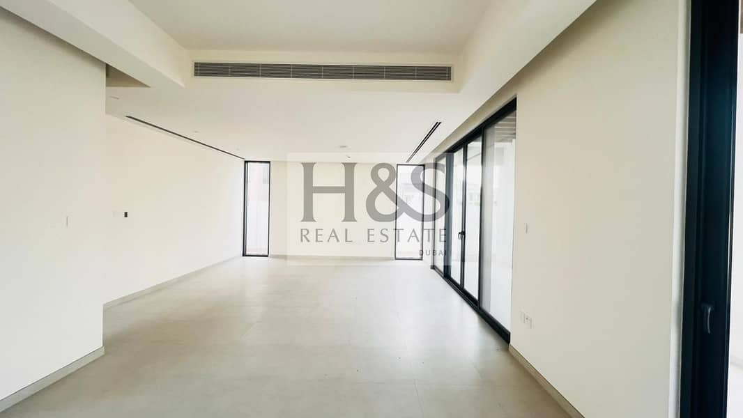 Unbeatable price l Large Plot l prime location - Image 16