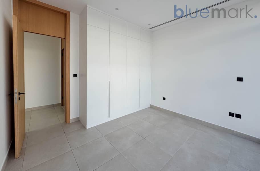 Direct Golf Couse View | Luxury 3 Beds House for Sale - Image 7