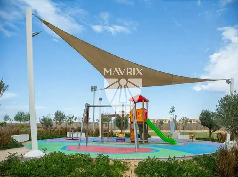 4 Bedroom Mid Unit | Great Price | Luxury Home - Image 6