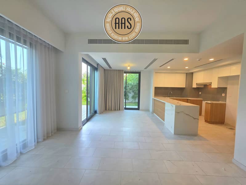 END CORNER SINGLE ROW 4BR+MAID VILLA JUST 215K - Image 6