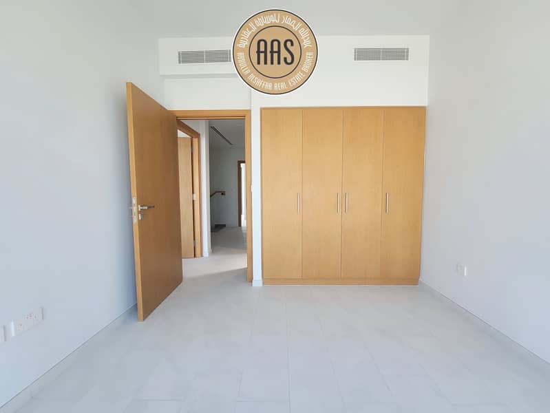 END CORNER SINGLE ROW 4BR+MAID VILLA JUST 215K - Image 8