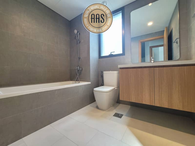 END CORNER SINGLE ROW 4BR+MAID VILLA JUST 215K - Image 10