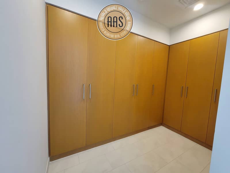 END CORNER SINGLE ROW 4BR+MAID VILLA JUST 215K - Image 13