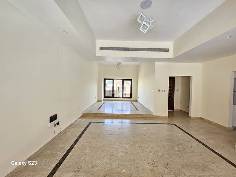PRIVATE ENTRANCE 4 BEDROOM VILL WITH MAID ROOM ALL ROOM MASTER ALSO PRIVATE SWIMMING POOL