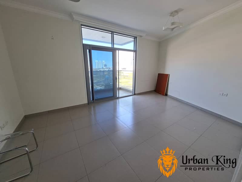 Like Brand new building studio available Arjan