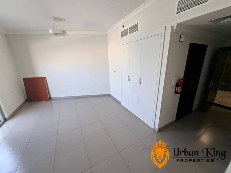 Like Brand new building studio available Arjan