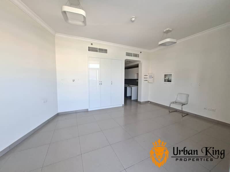 Like Brand new building studio available Arjan